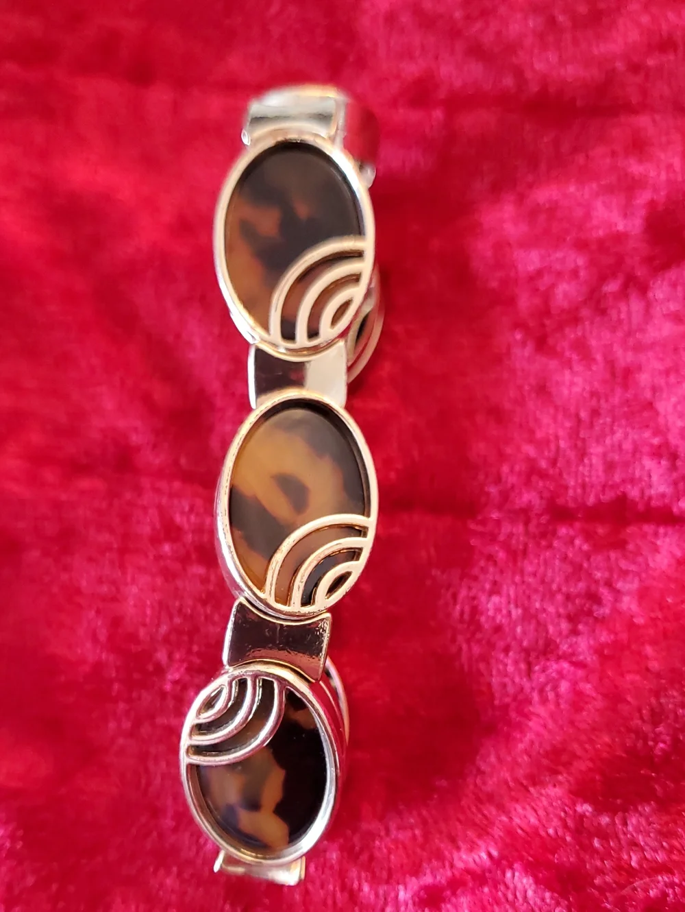 Gold Tone Stretch Bracelet Cut Out Detail Acrylic Tortoise Inlay Fillagree Back